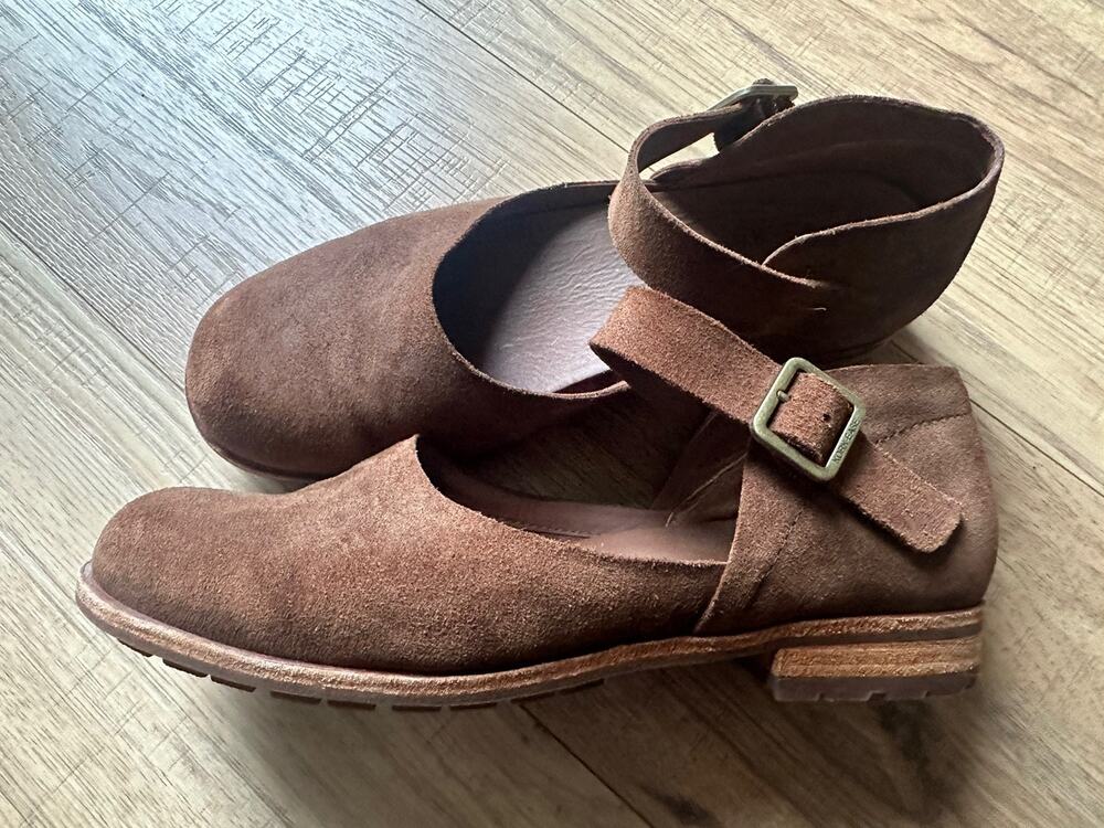 kork-ease ~ bellota mary jane shoes ~ Brown suede ~ flat heel buckle ~ 8.5 EUC